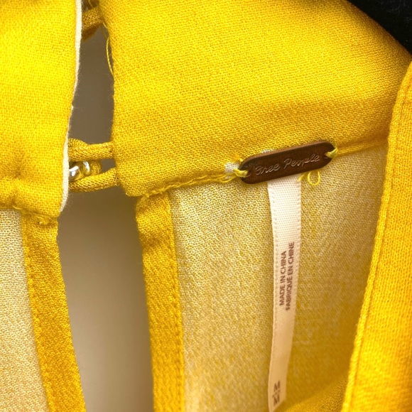 Free People Floral Yellow Mock Neck Top size M - Picture 3 of 7